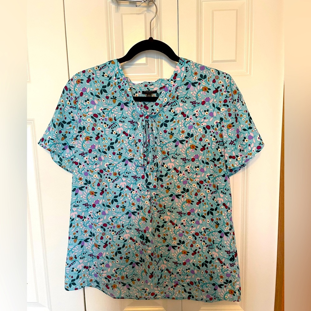 Talbots Size Large Floral Flutter Sleeve Top. - image 1